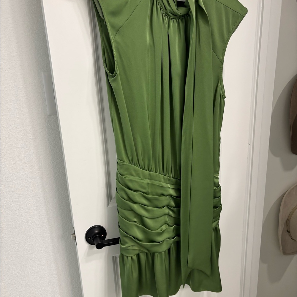 Elegant Green Sleeveless Dress